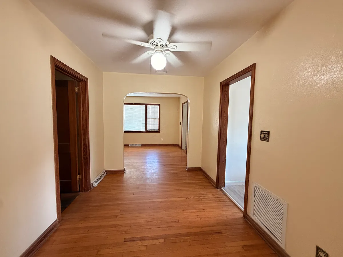 Building Photo - 425 Laurina St