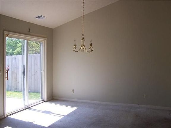 3rd image of 1006 Pine Mountain Way