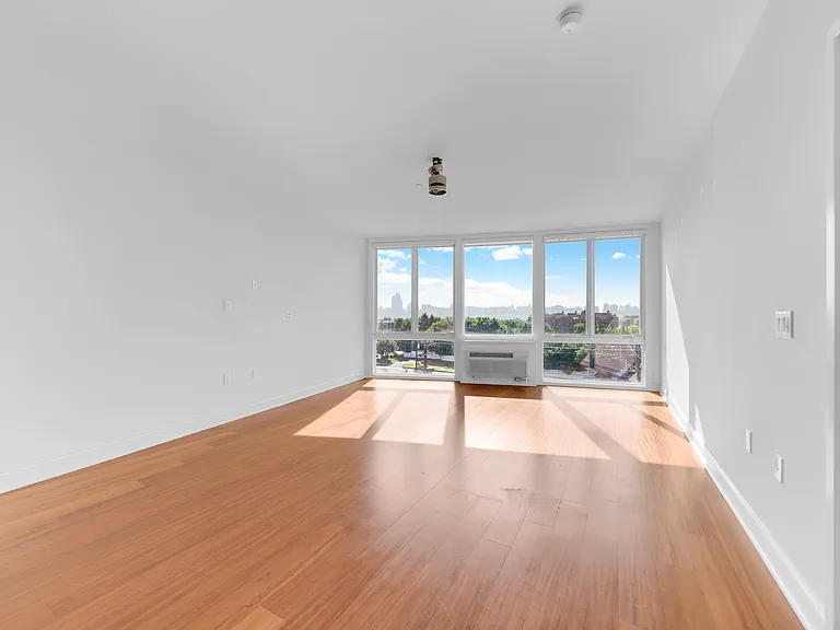 340A Old River Rd #414 — Photo 3