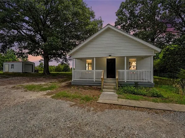 2908 Little Brook Rd, Seagrove, NC 27341