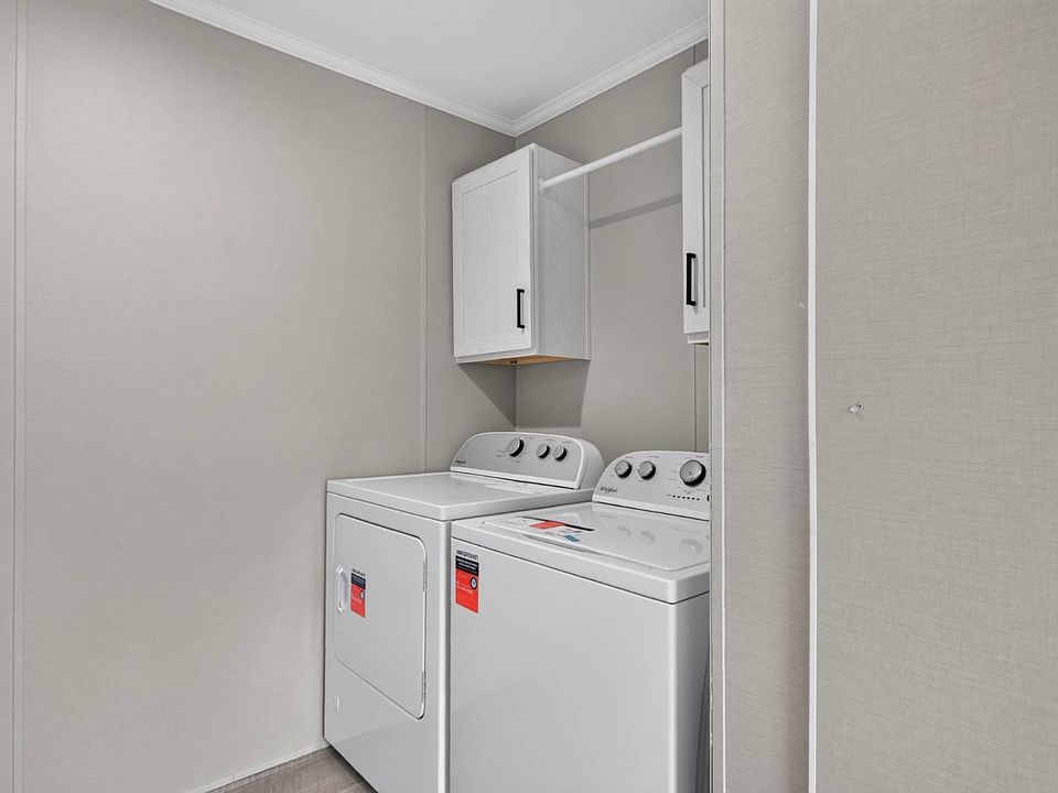 27529 Moulon Rouge #607, photo 17