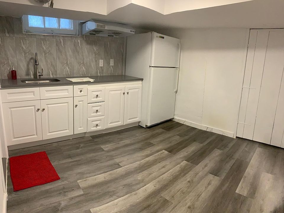 1st image of 32 Pembrook Dr