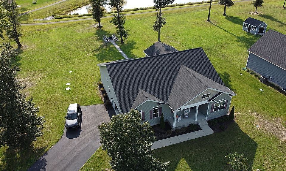 1st image of 20924 Woodlake Cir