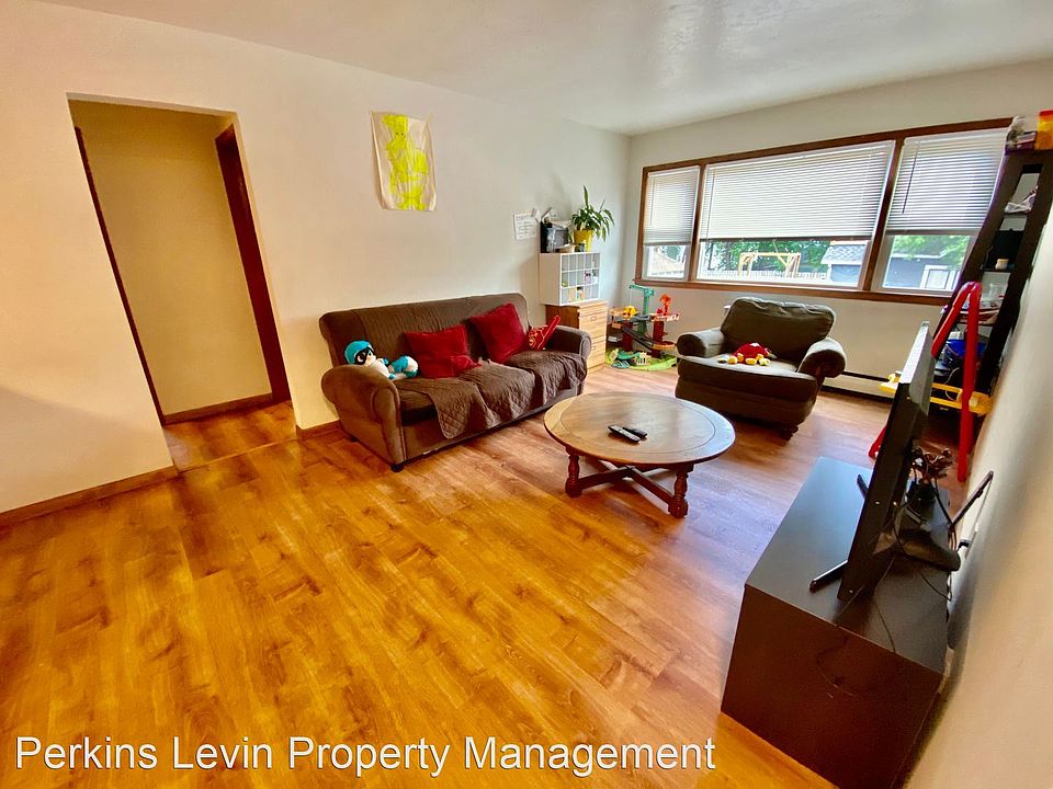 1st image of 2424 4th St NE Unit 8