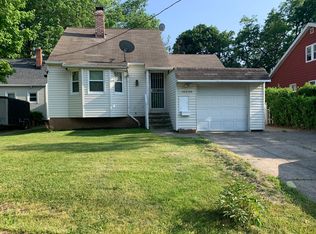 10526 Park Heights Rd, Cleveland, OH 44104