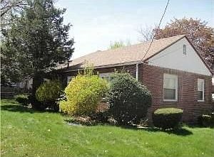 2nd image of 140 Edgehill Rd
