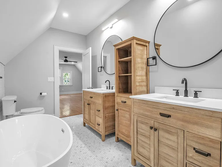 100 Richmond Ave #UPPER — Photo 47