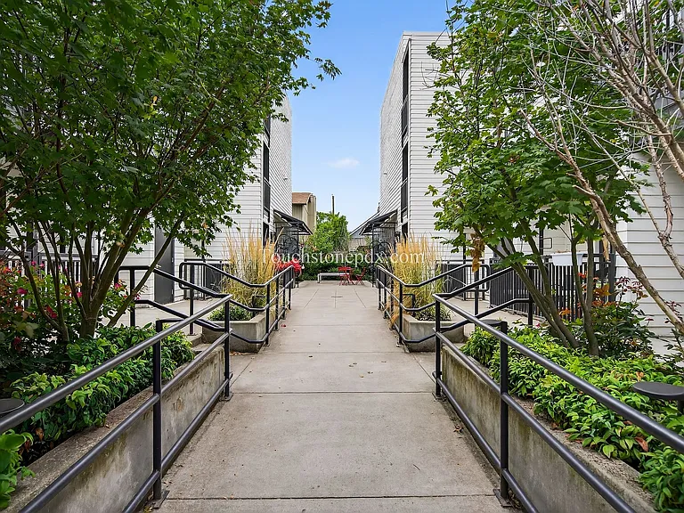 Tabor Terrace — Photo 6
