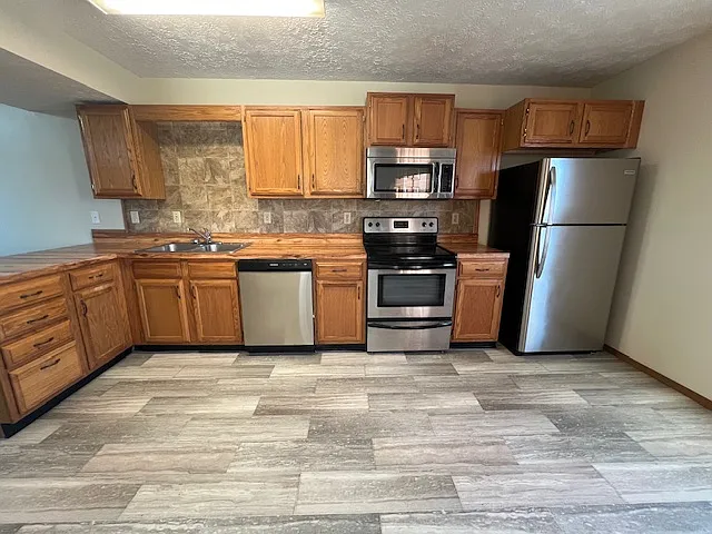 3 bed, 1.5 bath, 1350 sqft, $1,250 — Photo 3