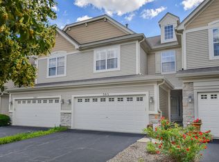 395 Vaughn Cir, Aurora, IL 60502