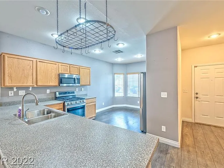 9501 Wooded Heights Ave — Photo 6