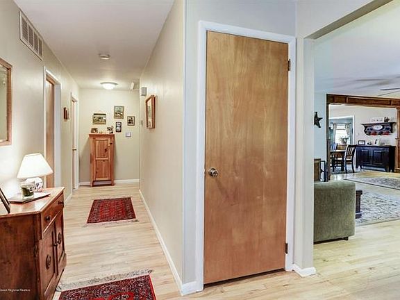 3rd image of 12 Winchester Dr