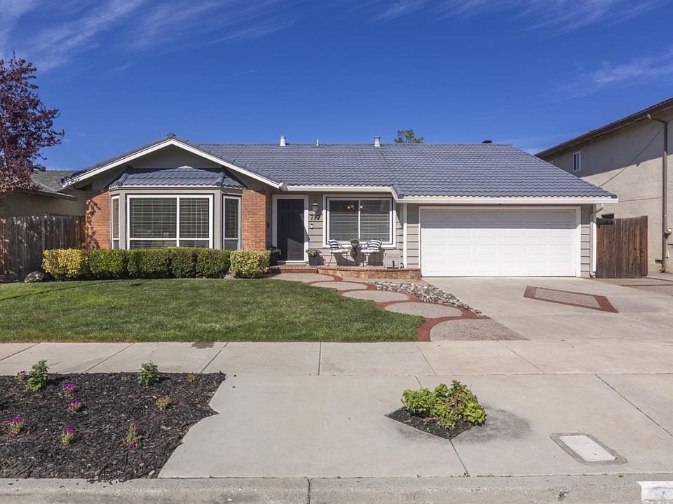 1st image of 717 Los Huecos Dr