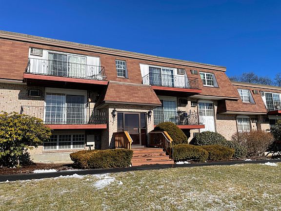 2nd image of 12 Williamsburg Ct Unit 12