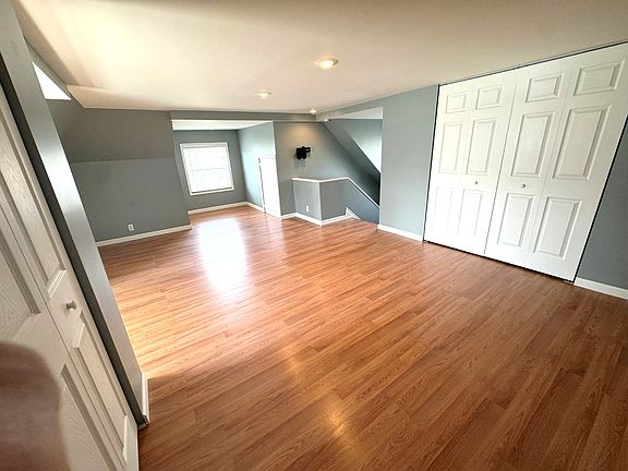 3rd image of 637 Spring St