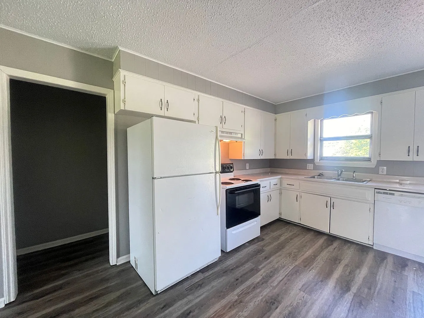 5423 S Hutchinson Court E2 — Photo 2