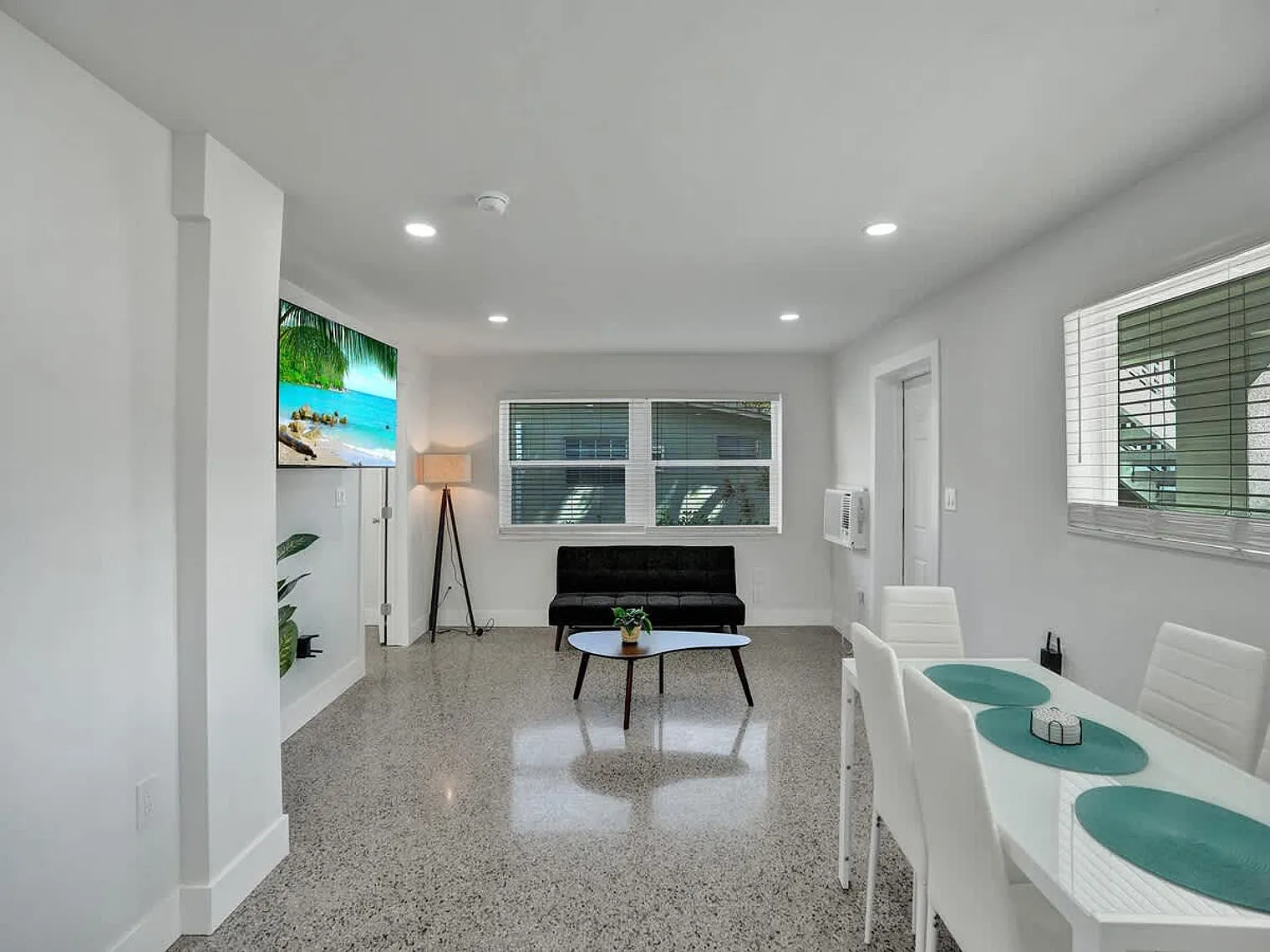 2 bed, 1.0 bath, 796 sqft, $3,104 — Photo 4