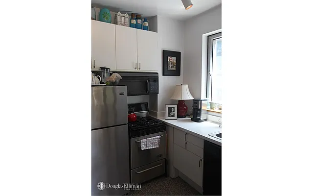 Rented by Douglas Elliman | media 21