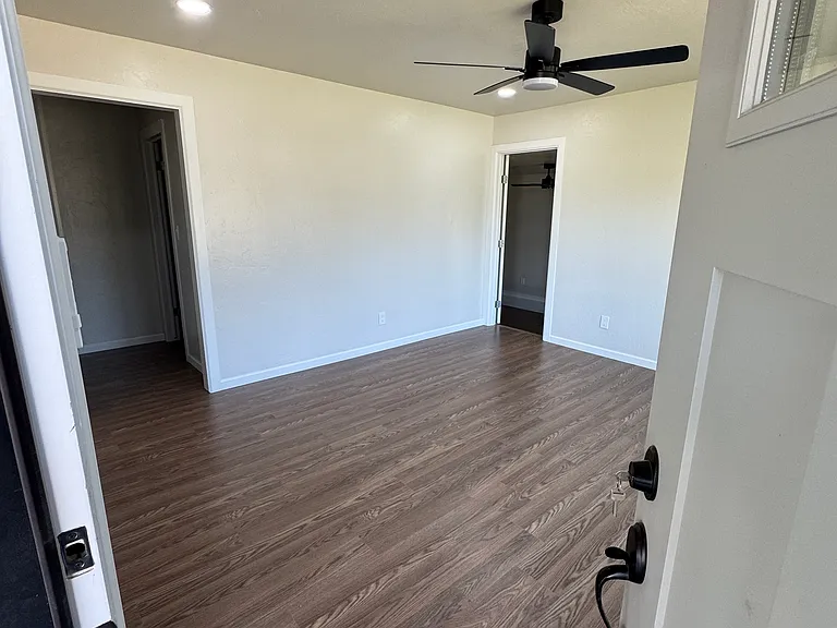 1522 Oxford Way — Photo 2