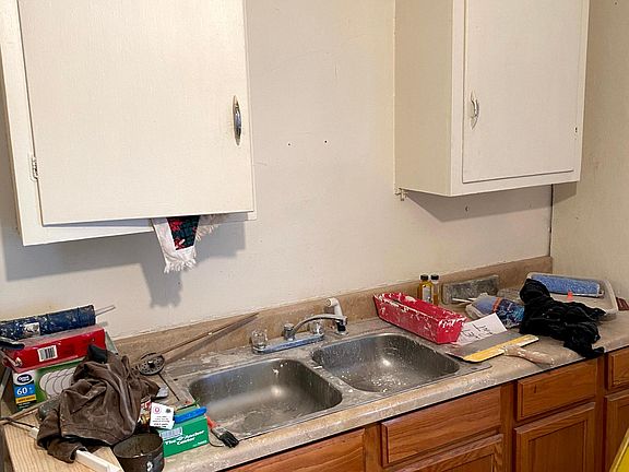 5th image of 565 Kendall Ave APT 2