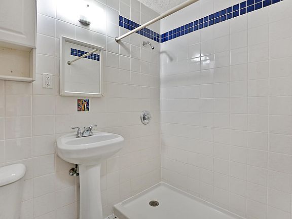 3rd image of 1100 Como Ave SE APT 107