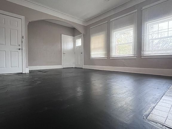 4th image of 2707 Leslie St #2