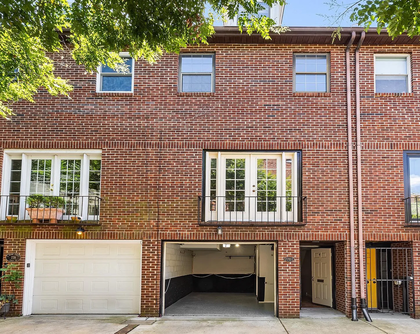 3 bed, 2.5 bath, 1632 sqft, $4,400 — Photo 1