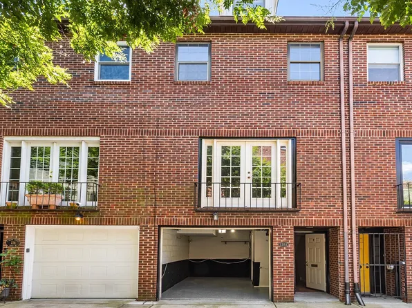 778 S Front St APT C, Philadelphia, PA 19147