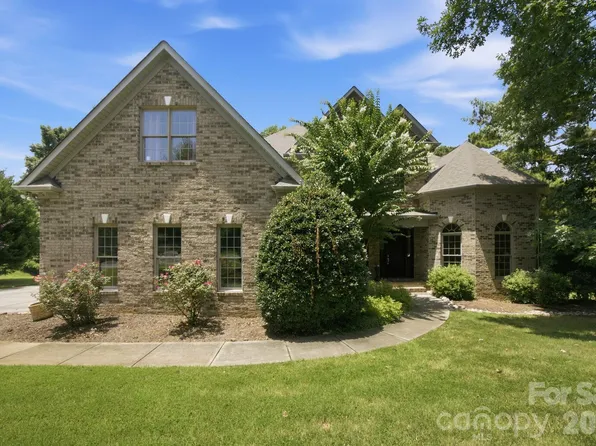 579 Morning Glory Ct, Lake Wylie, SC 29710