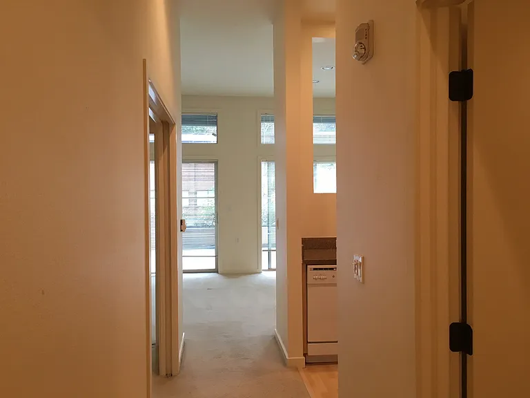 Newell Court Apartments, downtown Mercer Island — Photo 21