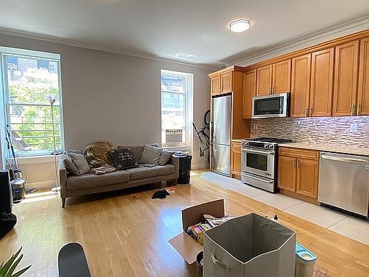 3rd image of 167 W 81st St APT 3W
