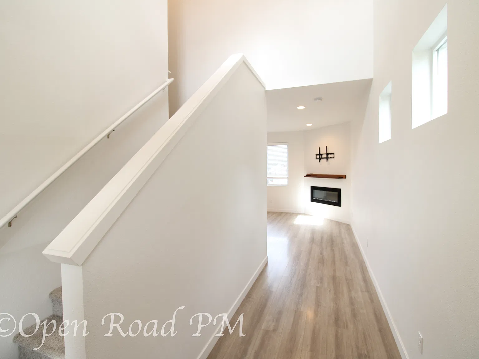 975 Northeast Pinebreak Drive - 1 — Photo 3