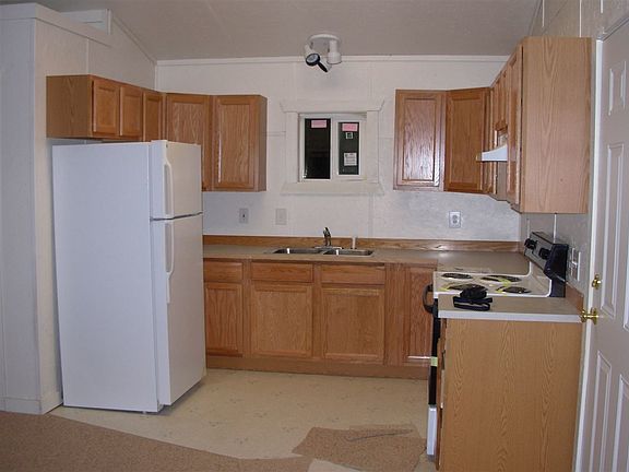 3rd image of 2305 Maria St