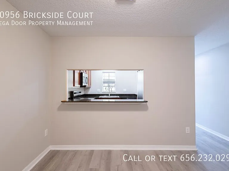 10956 Brickside Ct — Photo 12