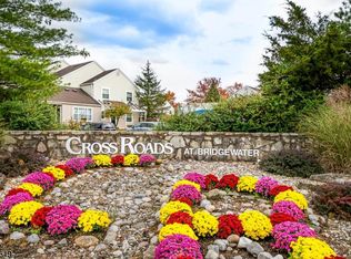 33 Cain Ct, Bridgewater, NJ 08807