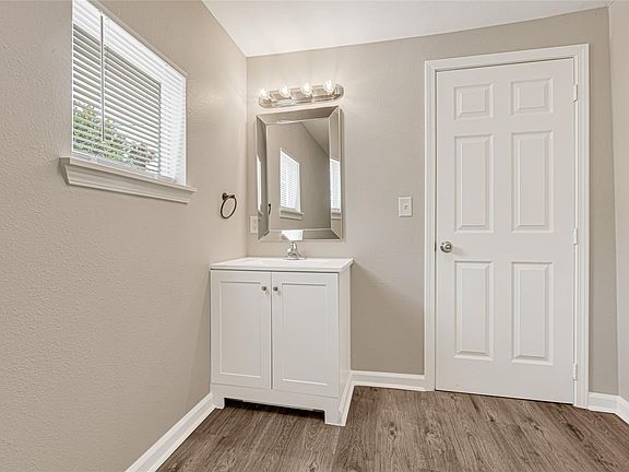 5th image of 7019 Bonham St