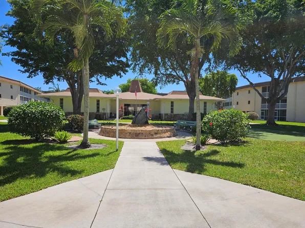 400 Village Green Circle W #202, Palm Springs, FL 33461