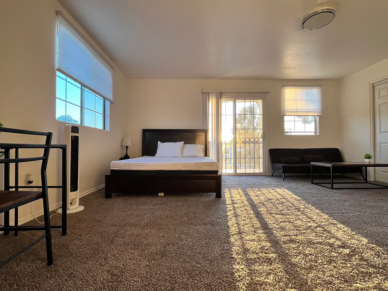 Studio, 500 sqft, $1,800 — Photo 2