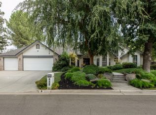 842 E Whitedove Ln, Fresno, CA