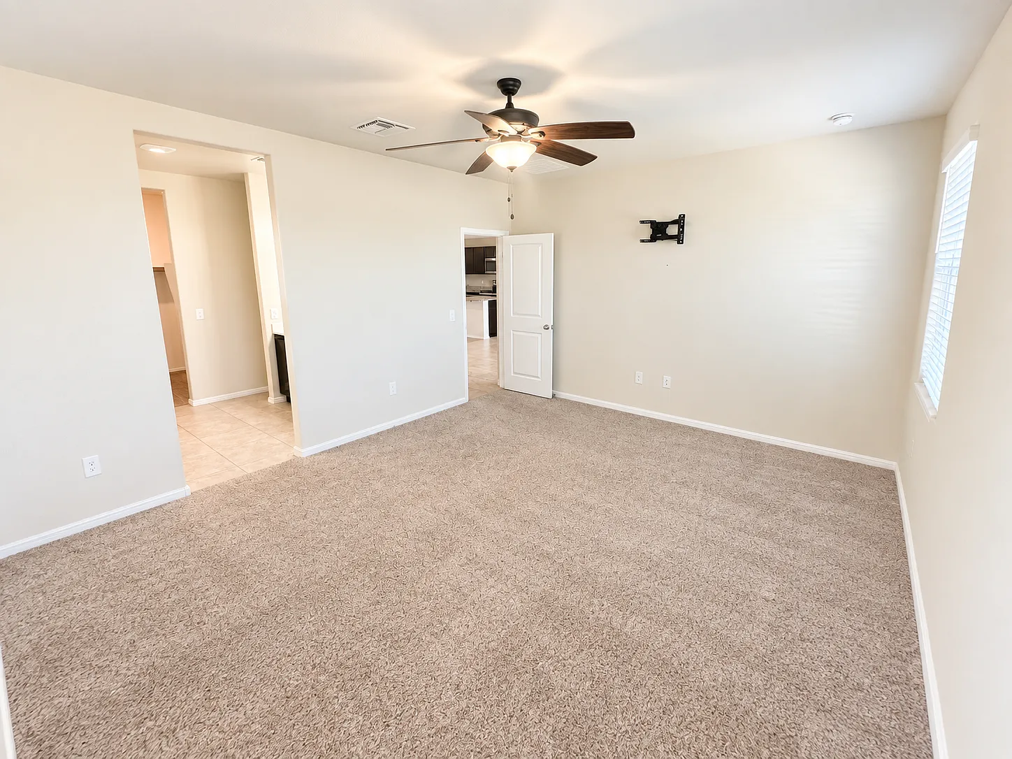 3 bed, 1553 sqft, $1,590 — Photo 4