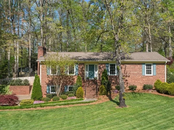 1744 W Bridge Ct, Clemmons, NC 27012