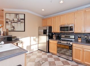 6490 Waterfield Rd, Alexandria, VA 22315