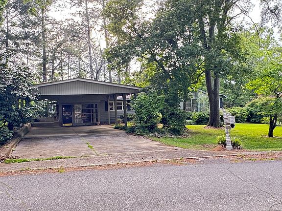 3rd image of 207 Iris Dr