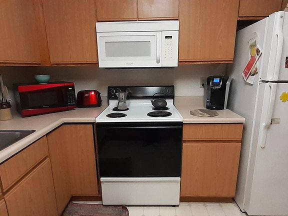 4th image of 20 Village Dr APT 5