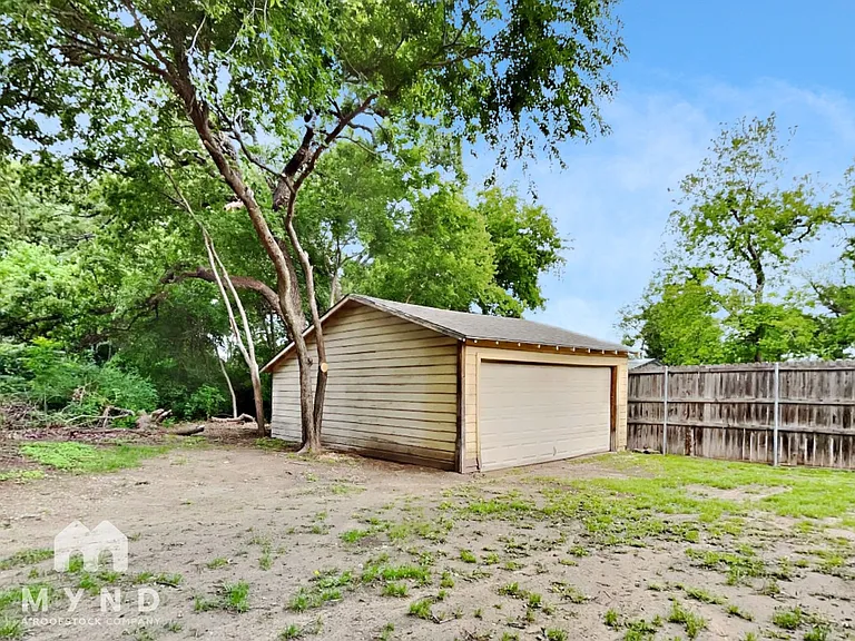 114 S Lamar St — Photo 20