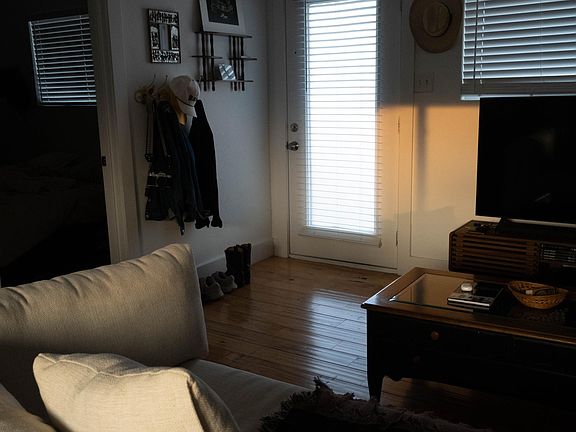 2nd image of 1313 E 52nd St APT 203
