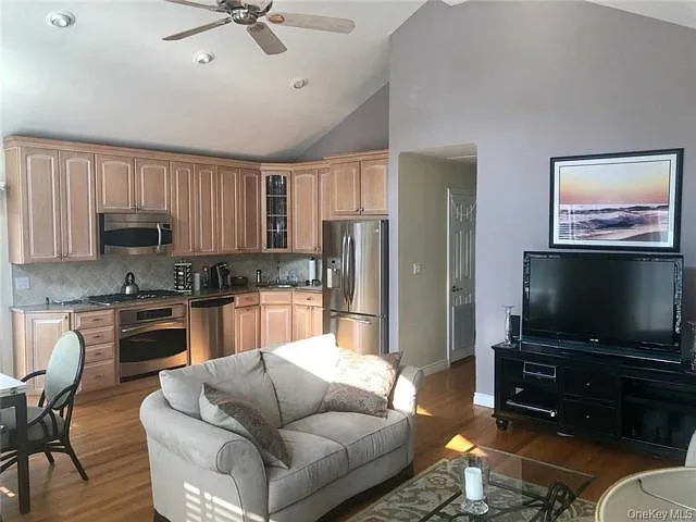 188 Daytona St — Photo 4