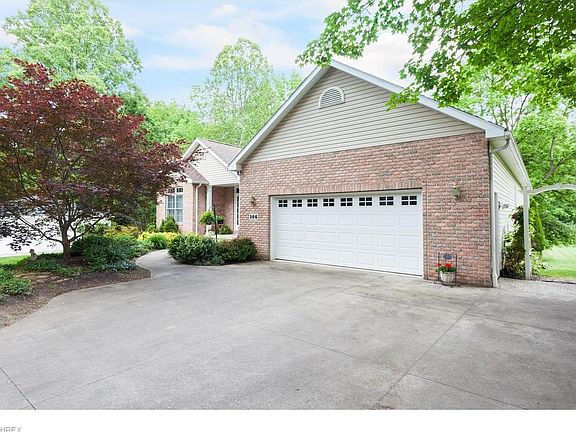 5th image of 144 Munroe Falls Ave