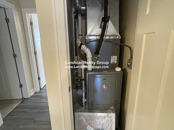 5th image of 2942 W Montrose Ave APT 1R