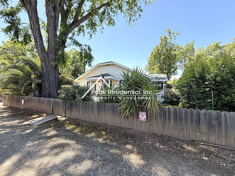 304 Coloma St — Photo 3